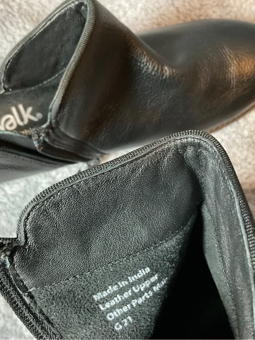 Softwalk Rocklin Women’s Leather Ankle Boot Black in Size 9M.